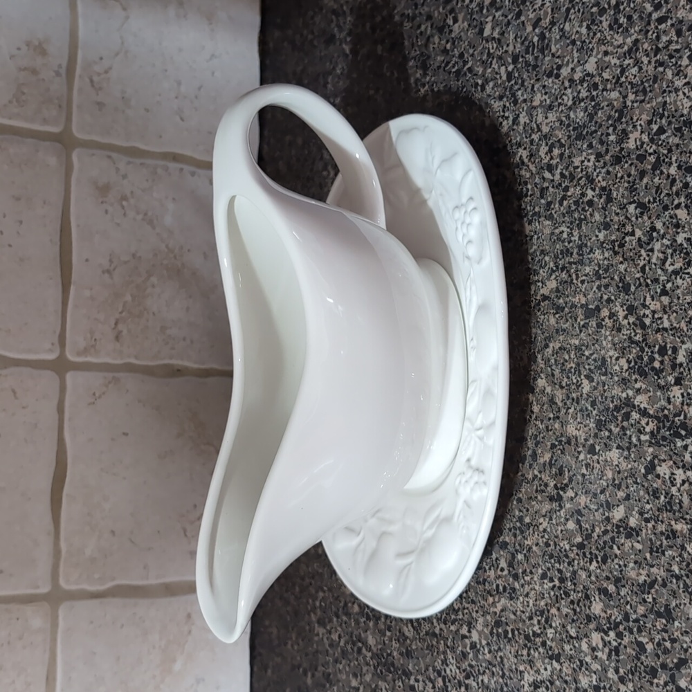 Fabulous Home 2 Piece Embossed Gravy Boat Set. Ceramic. New in Box